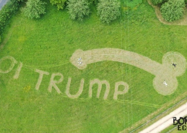 ტრამპის თვითმფრინავს თინეიჯერმა მინდორში დიდი პენისი დაუხატა