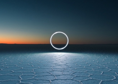 დრონები სინათლის ფოტოსკულპტურებში: რეუბენ ვუს ნამუშევრები ბოლივიიდან