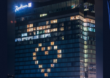 დღის ფოტო: რადისონ ბლუ ივერიას გზავნილი