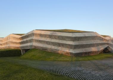 ერთხელ „მეამაში“ - ის, რაც მწვანე ბალახის ქვეშ და ბეტონის კედლების მიღმა ხდება